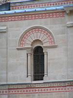 Lyon, Abbaye d'Ainay, Clocher-porche, Fenetre (1)